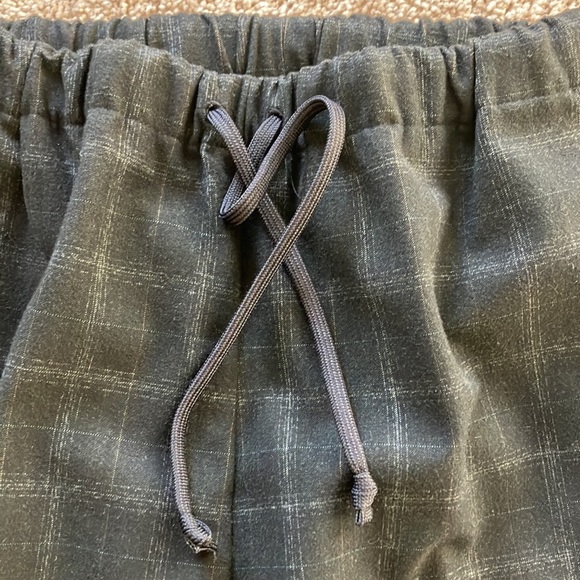 Aritzia Babaton black and white window pane ankle pants excellent condition! - Picture 4 of 8